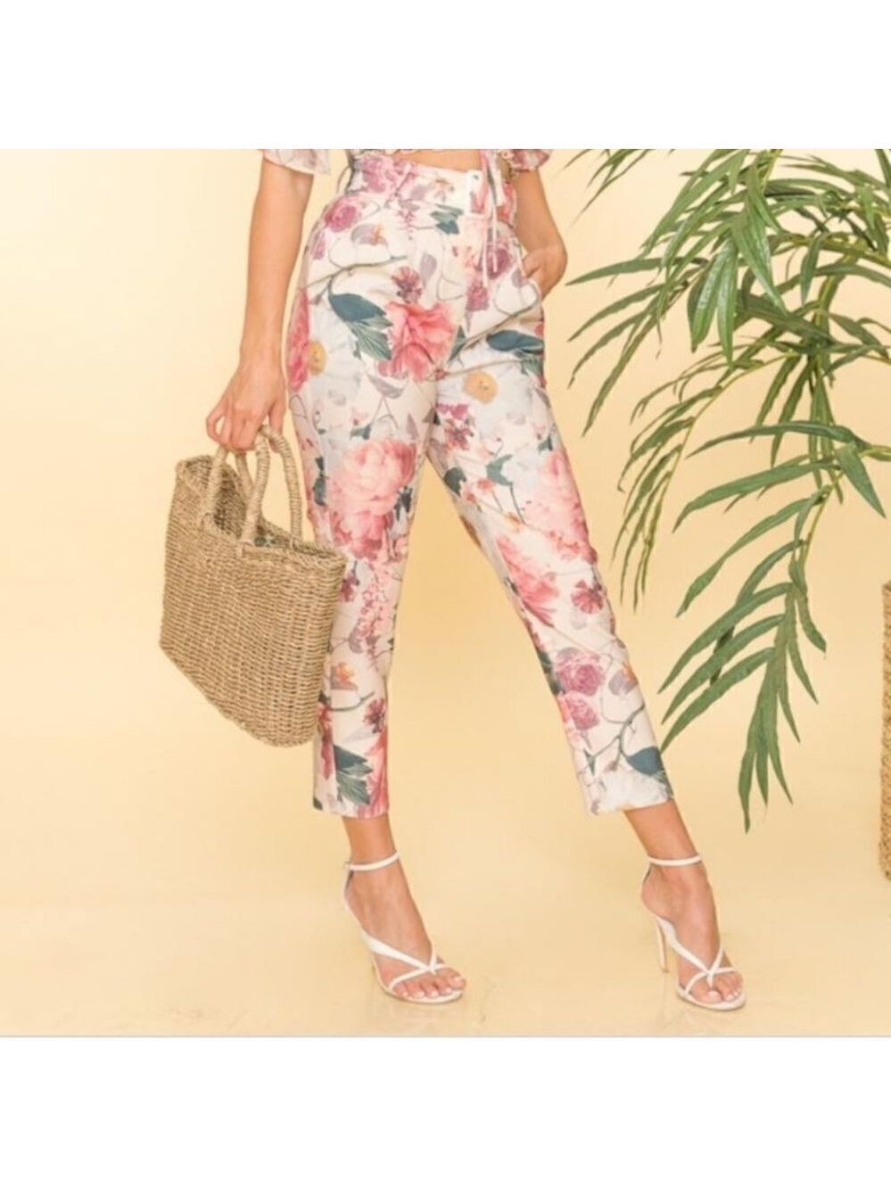 NWT A.Peach Women Floral 2 pockets with Belt Pants. SizeS